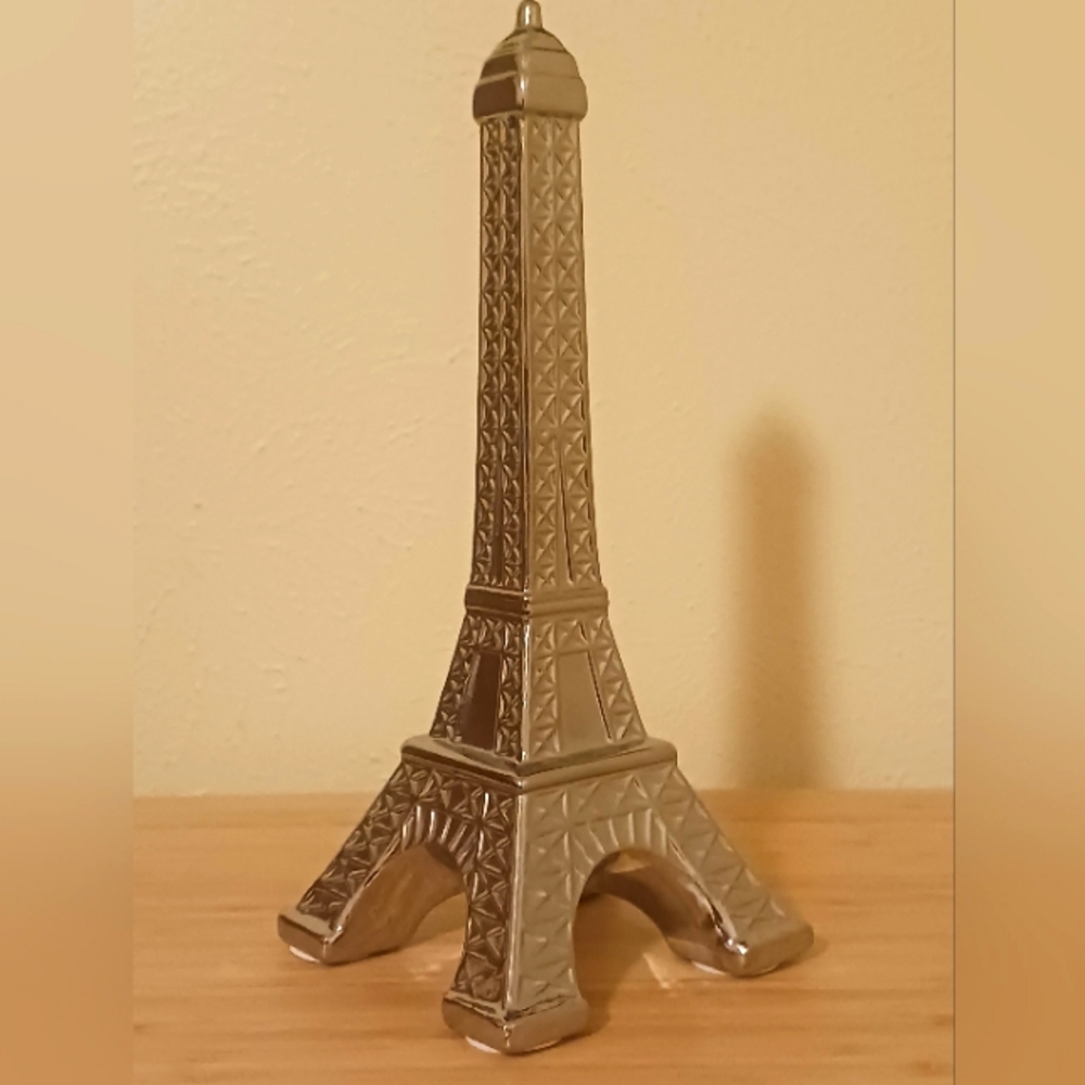 Eiffel Tower Statue